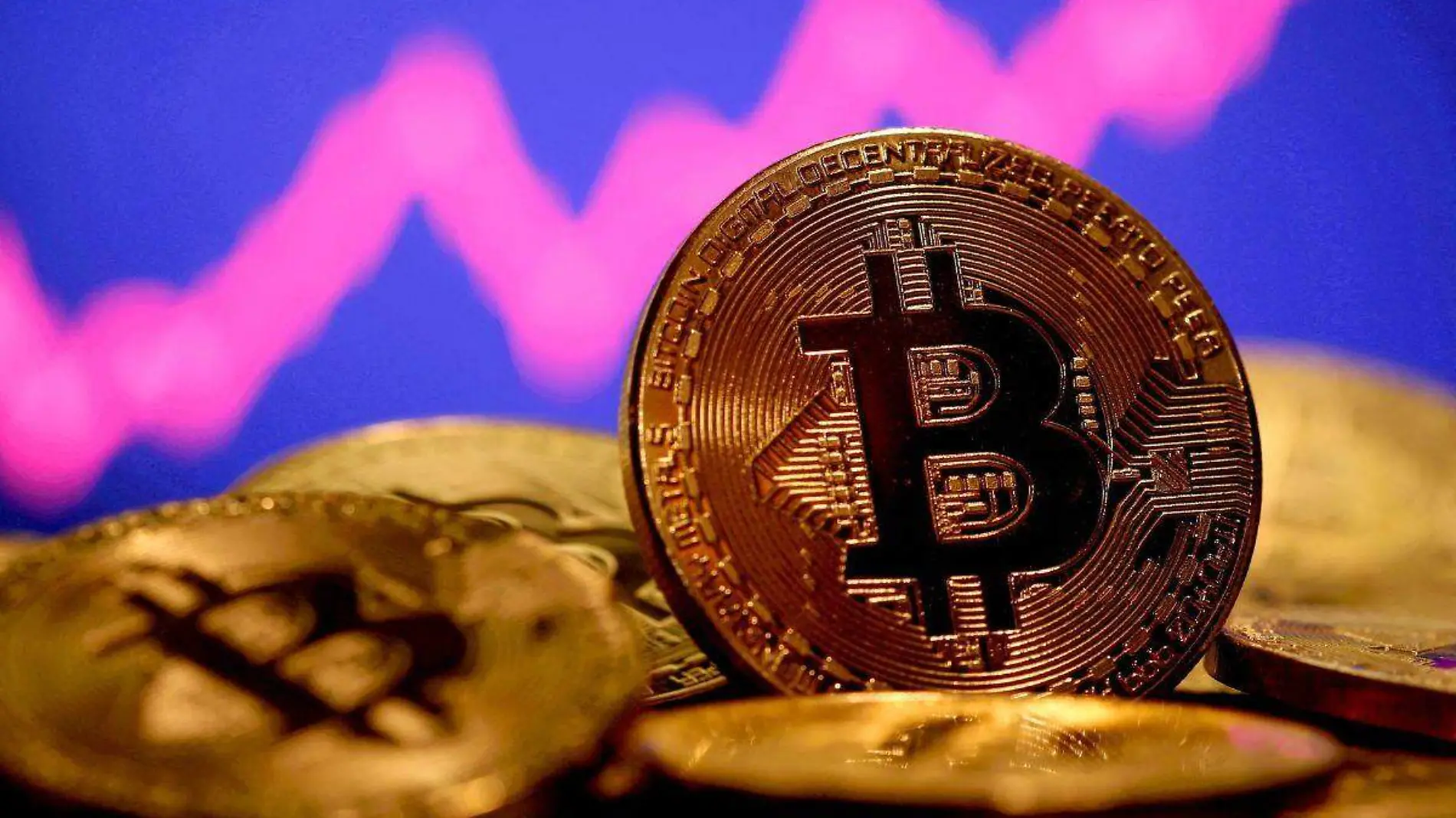 Bitcoin supera los 30 mil dólares en su mayor alza desde junio de 2022